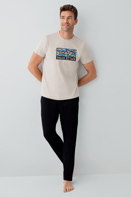 Arnetta Erkek %100 Pamuk Bisiklet Yaka Baskılı Yazlık Regular Fit Krem Pijama Takımı AR3701-S-V1 (1)