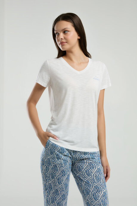 Arnetta Kadın Pamuklu V Yaka Pigment Baskılı Yazlık Regular Fit Beyaz Pijama Takımı AR3209-S-V1 - 1