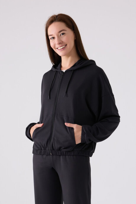 Arnetta Kadın Pamuklu Kapüşonlu Pigment Baskılı Kışlık Regular Fit Siyah Pijama Takımı AR3110-S-V1 (1)