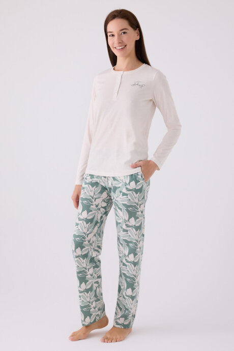 Arnetta Kadın Pamuklu Hakim Yaka Pigment Baskılı Kışlık Regular Fit Beyaz Pijama Takımı AR3116-S-V1