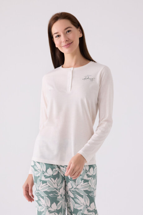 Arnetta Kadın Pamuklu Hakim Yaka Pigment Baskılı Kışlık Regular Fit Beyaz Pijama Takımı AR3116-S-V1 (1)