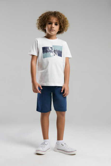U.S. Polo Assn. Erkek Çocuk Pamuklu Bisiklet Yaka Pigment Baskılı Yazlık Regular Fit Beyaz Bermuda Takım US2012-C-V2 (1)