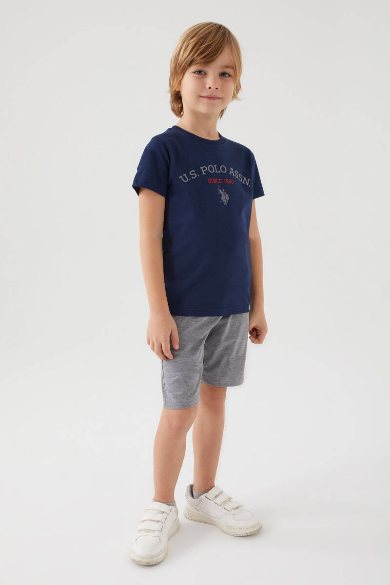 U.S. Polo Assn. Erkek Çocuk Pamuklu Bisiklet Yaka Pigment Baskılı Yazlık Regular Fit Lacivert Bermuda Takım US1369-C-V3 - 3