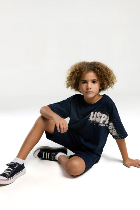 U.S. Polo Assn. Erkek Çocuk Pamuklu Bisiklet Yaka Pigment Baskılı Yazlık Regular Fit Lacivert Bermuda Takım US2026-C-V1 
