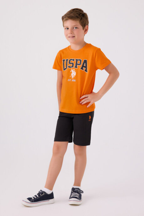 U.S. Polo Assn. Erkek Çocuk Pamuklu Bisiklet Yaka Pigment Baskılı Yazlık Regular Fit Turuncu Bermuda Takım US1368-C-V5