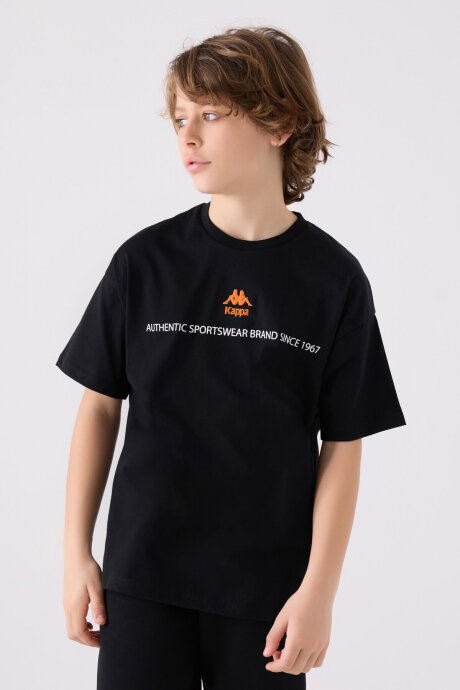 Kappa Erkek Çocuk Bisiklet Yaka Pigment Baskılı Kışlık Regular Fit Siyah T-Shirt 341Z1QW-C-V2 (1)