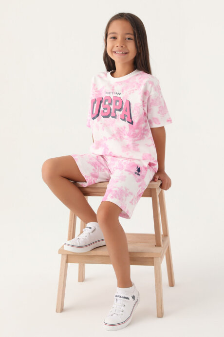 U.S. Polo Assn. Kız Çocuk Bisiklet Yaka Allover Baskılı Yazlık Regular Fit Pembe Bermuda Takım US1819-C-V1 (1)