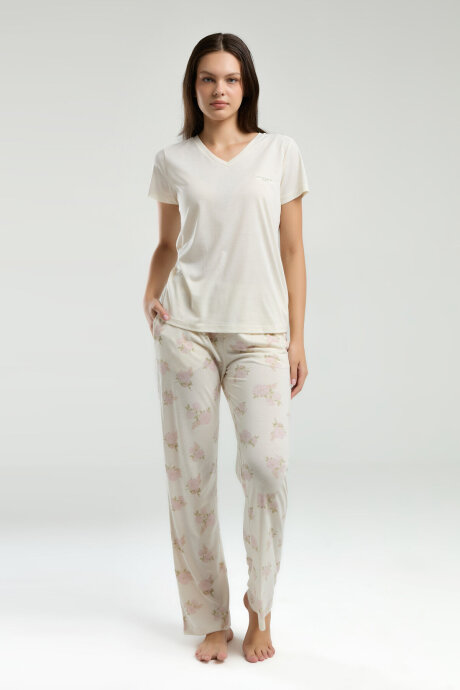 Pierre Cardin Kadın V Yaka Pigment Baskılı Yazlık Regular Fit Beyaz Pijama Takımı PC9006-S-V1 (1)