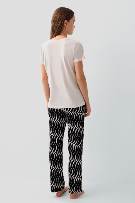 Pierre Cardin Kadın Pamuklu Bisiklet Yaka Nakışlı Yazlık Regular Fit Krem Pijama Takımı PC9165-S-V2 - 4