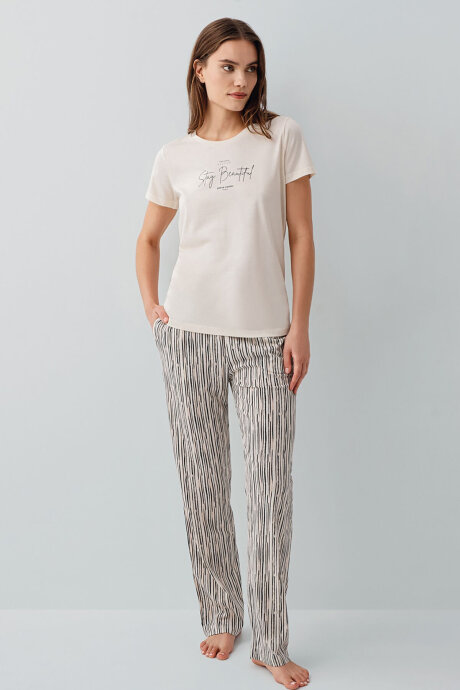 Pierre Cardin Kadın Bisiklet Yaka Nakışlı Yazlık Regular Fit Krem Pijama Takımı PC9188-S-V2 (1)