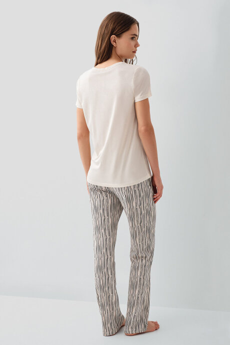 Pierre Cardin Kadın Pamuklu Bisiklet Yaka Nakışlı Yazlık Regular Fit Krem Pijama Takımı PC9188-S-V2 - 4