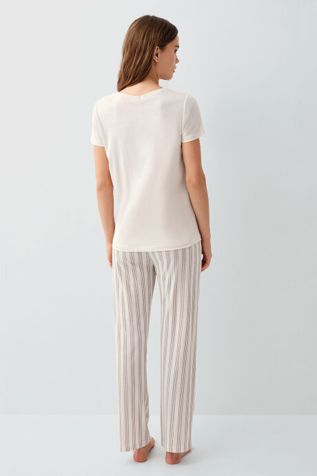 Pierre Cardin Kadın Pamuklu Bisiklet Yaka Nakışlı Yazlık Regular Fit Krem Pijama Takımı PC9176-S-V2 - 4