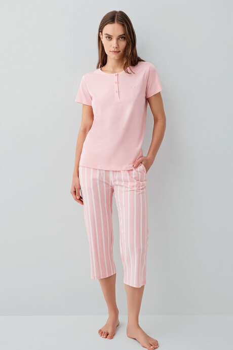 Pierre Cardin Kadın Bisiklet Yaka Nakışlı Yazlık Regular Fit Pembe Kapri Takım PC9151-S-V2 (1)