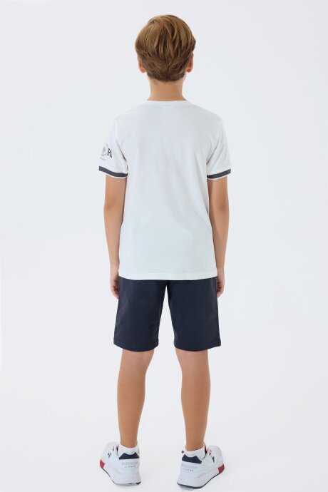 U.S. Polo Assn. Erkek Çocuk %100 Pamuk Bisiklet Yaka Nakışlı Yazlık Regular Fit Beyaz Bermuda Takım US2424-C-V2 - 4