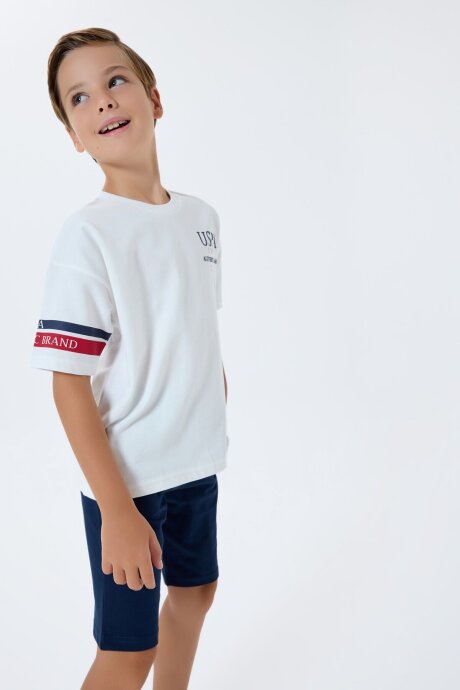 U.S. Polo Assn. Erkek Çocuk Bisiklet Yaka Nakışlı Yazlık Regular Fit Beyaz Bermuda Takım US2401-C-V1 (1)