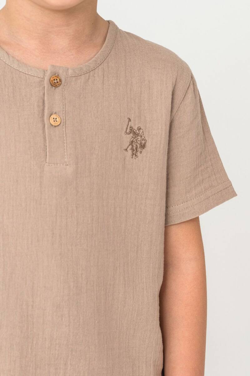 U.S. Polo Assn. Erkek Çocuk %100 Pamuk Bisiklet Yaka Nakışlı Yazlık Regular Fit Kahverengi Bermuda Takım US2439-C-V5 - 2