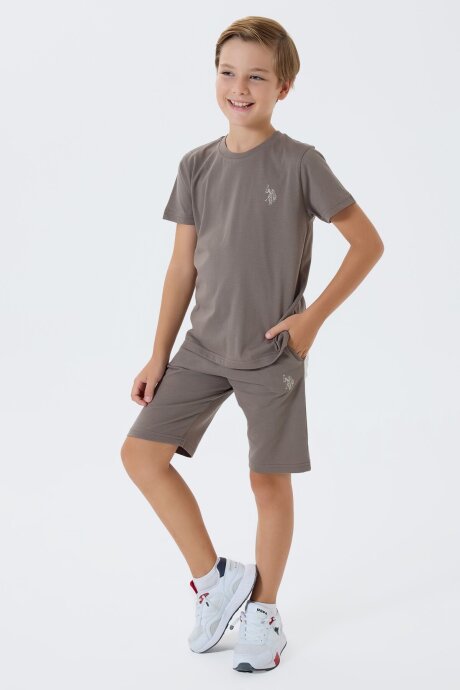 U.S. Polo Assn. Erkek Çocuk %100 Pamuk Bisiklet Yaka Nakışlı Yazlık Regular Fit Kahverengi Bermuda Takım US2427-C-V1 