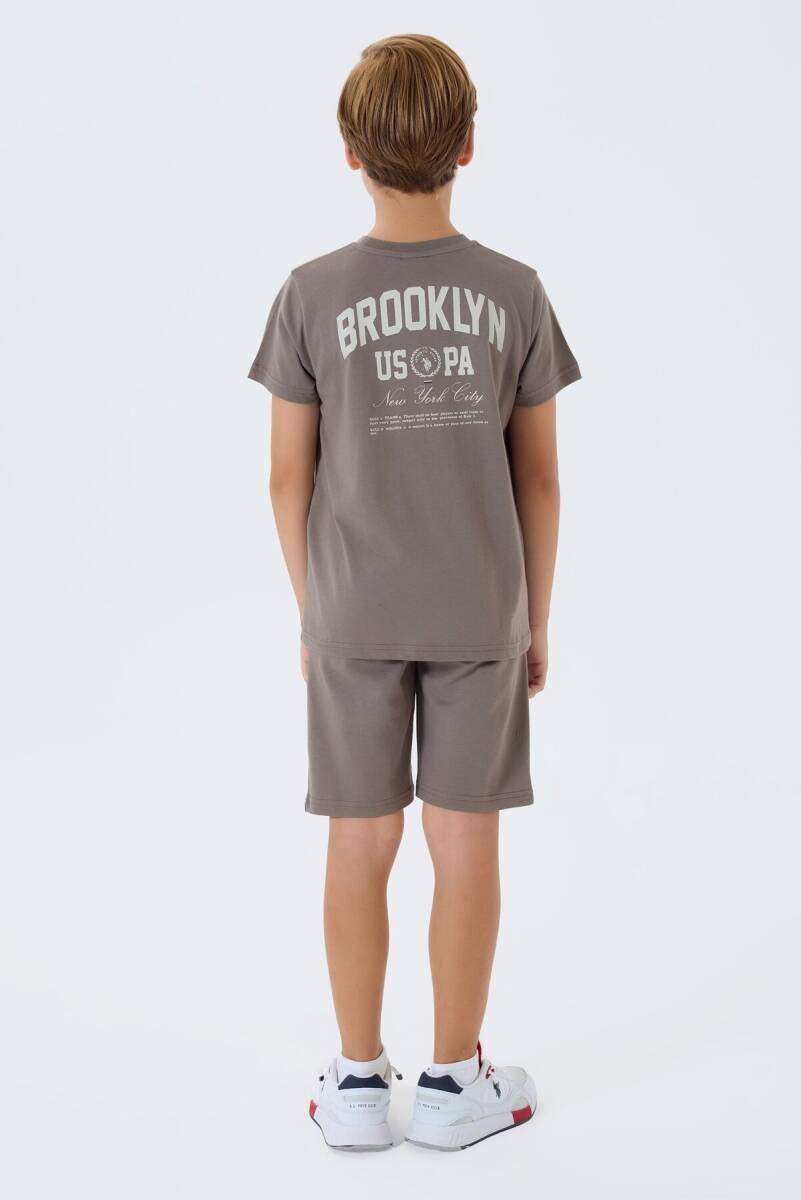 U.S. Polo Assn. Erkek Çocuk %100 Pamuk Bisiklet Yaka Nakışlı Yazlık Regular Fit Kahverengi Bermuda Takım US2427-C-V1 - 4