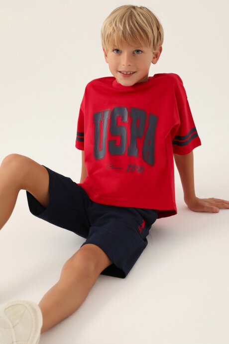 U.S. Polo Assn. Erkek Çocuk Pamuklu Bisiklet Yaka Pigment Baskılı Yazlık Regular Fit Kırmızı Bermuda Takım US1709-C-V4 (1)