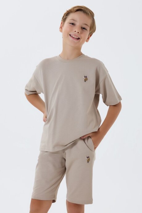U.S. Polo Assn. Erkek Çocuk %100 Pamuk Bisiklet Yaka Nakışlı Yazlık Regular Fit Krem Bermuda Takım US2434-C-V2 