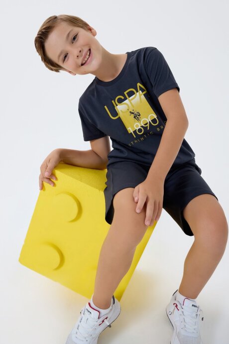 U.S. Polo Assn. Erkek Çocuk %100 Pamuk Bisiklet Yaka Nakışlı Yazlık Regular Fit Siyah Bermuda Takım US2419-C-V1 