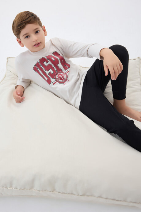 U.S. Polo Assn. Erkek Çocuk Bisiklet Yaka Pigment Baskılı Kışlık Regular Fit Beyaz Pijama Takımı US1578-C-V2 (1)